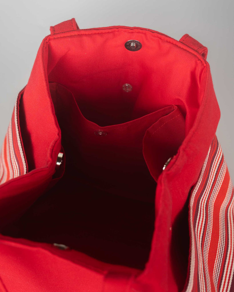 Intérieur sac rouge, boutons aimantés