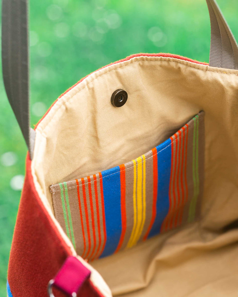Intérieur sac en tissu beige avec poche toile espadrille