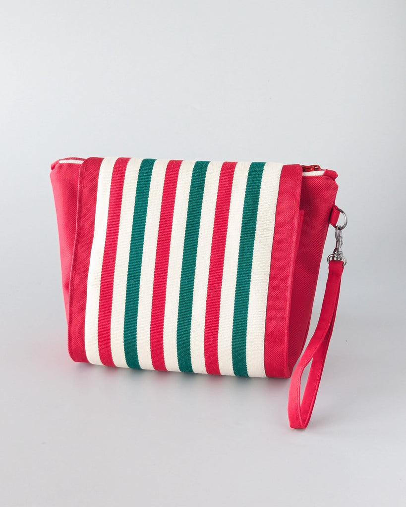 Trousse maquillage rouge de dos avec rabat en Toile Basque rayée verte et blanche.