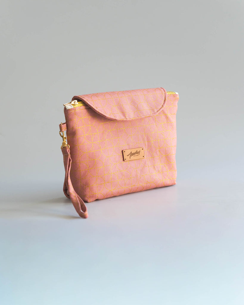 Trousse maquillage rose avec rabat et dragonne