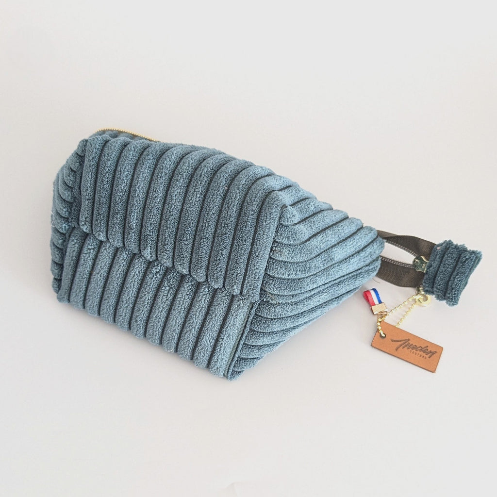 petite trousse velours vert , fond